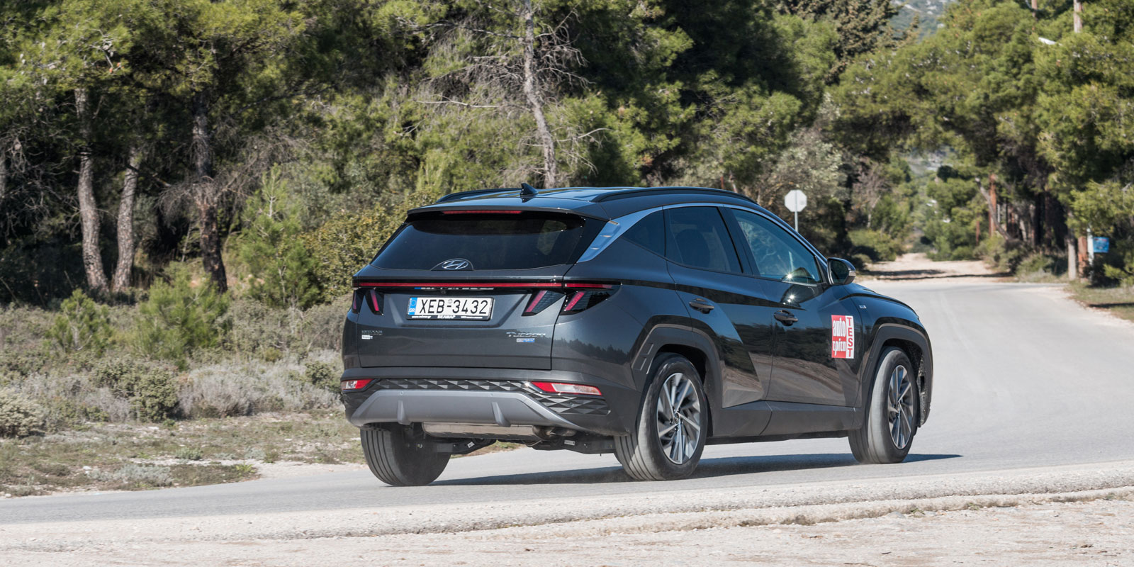 Με απόσταση από το έδαφος 170 χλστ. σε συνδυασμό με την άνετη και με ικανή διαδρομή ανάρτηση, το νέο Tucson μπορεί να κινηθεί απροβλημάτιστα και σε εκ