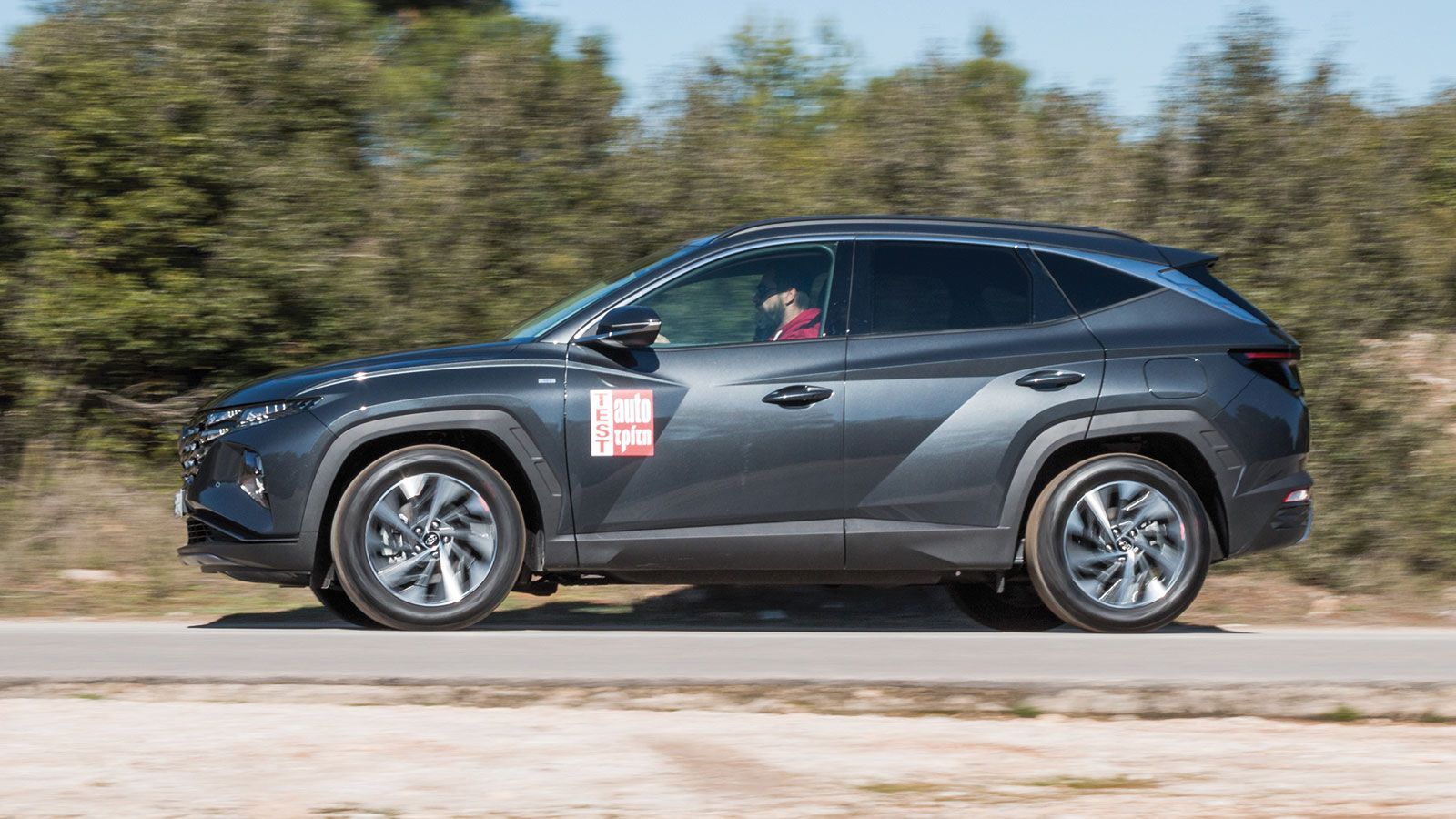 Στην Εθνική Οδό το Hyundai «σβήνει» τον κινητήρα και πηγαίνει σε συνθήκες Cruising, με ταχύτητες έως 125 χλμ./ώρα χωρίς απώλειες στην κινητική του ενέ