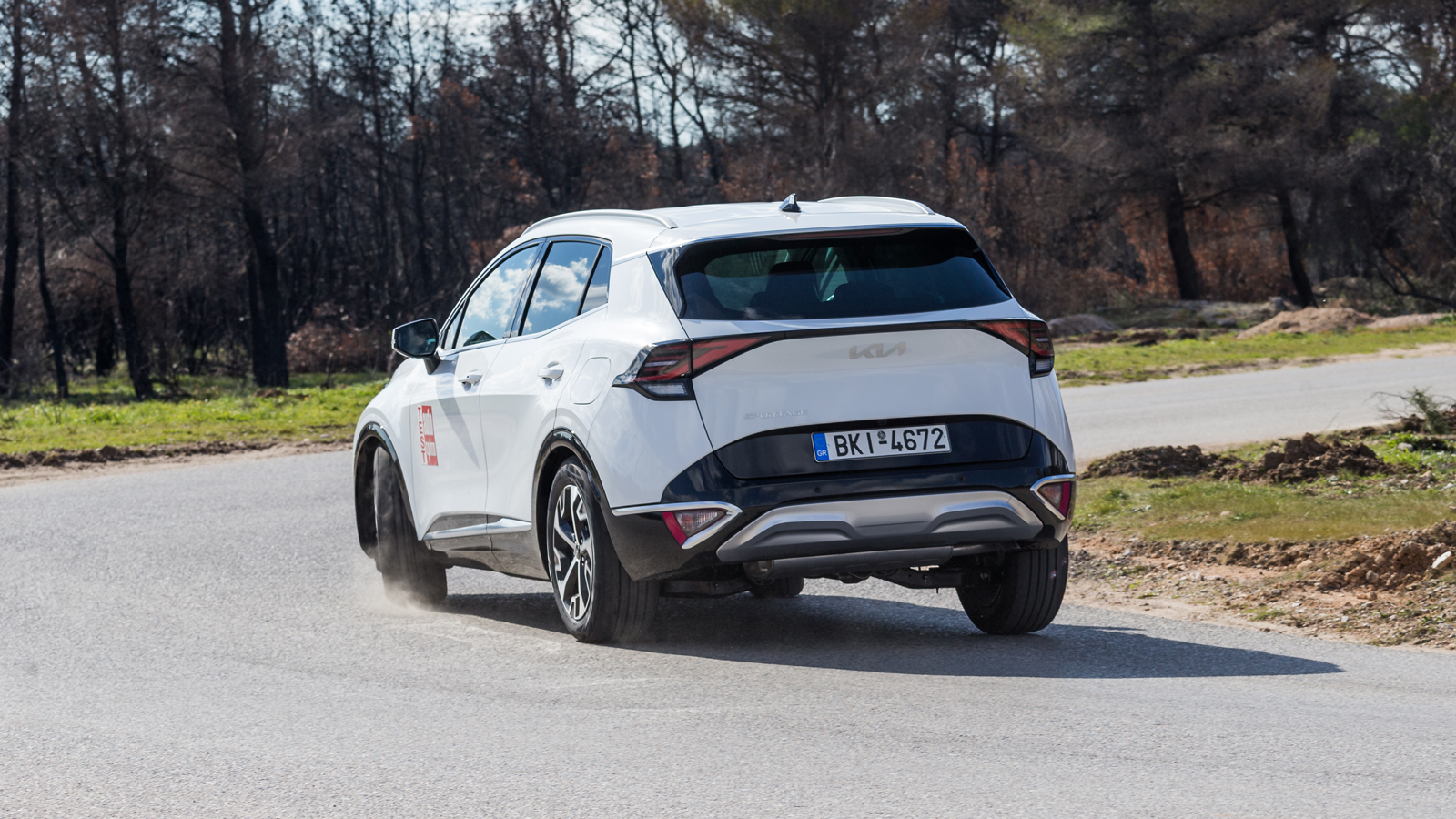 Η διάταξη των πολλαπλών συνδέσμων βοηθά στην καλύτερη και αμεσότερη διαχείριση του αμαξώματος, διατηρώντας τις κλίσεις του αμαξώματος σε λογικά επίπεδ