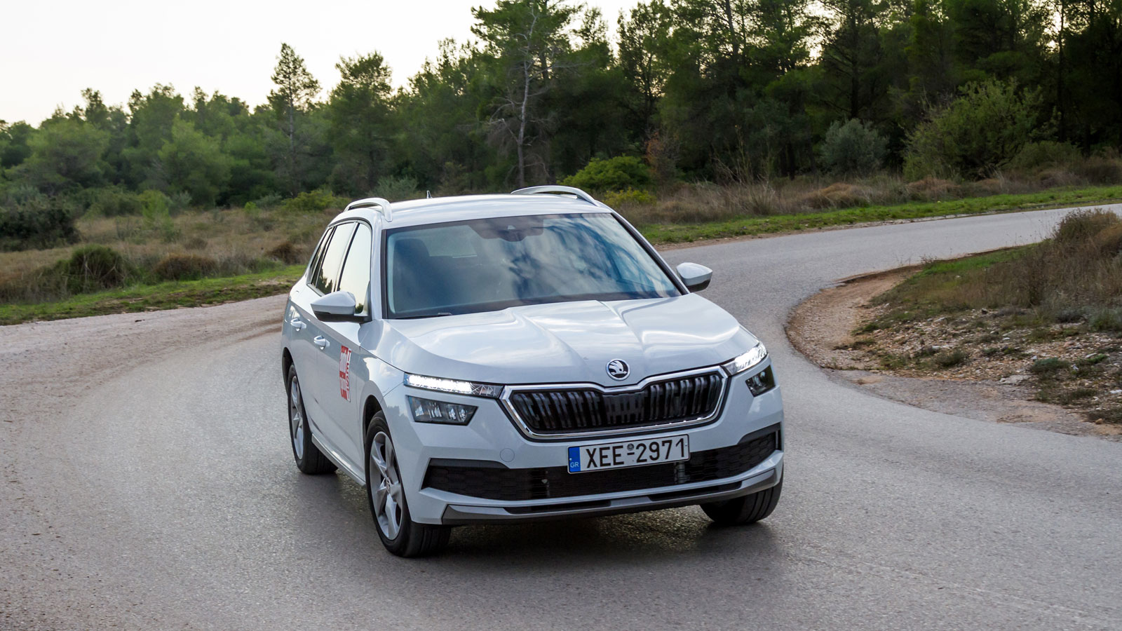 Δίχως σχεδιαστικές εξάρσεις είναι το design του Skoda Kamiq, στο αμάξωμα του οποίου κυριαρχούν οι μεγάλες γυάλινες επιφάνειες και οι «καθαρές» γραμμές