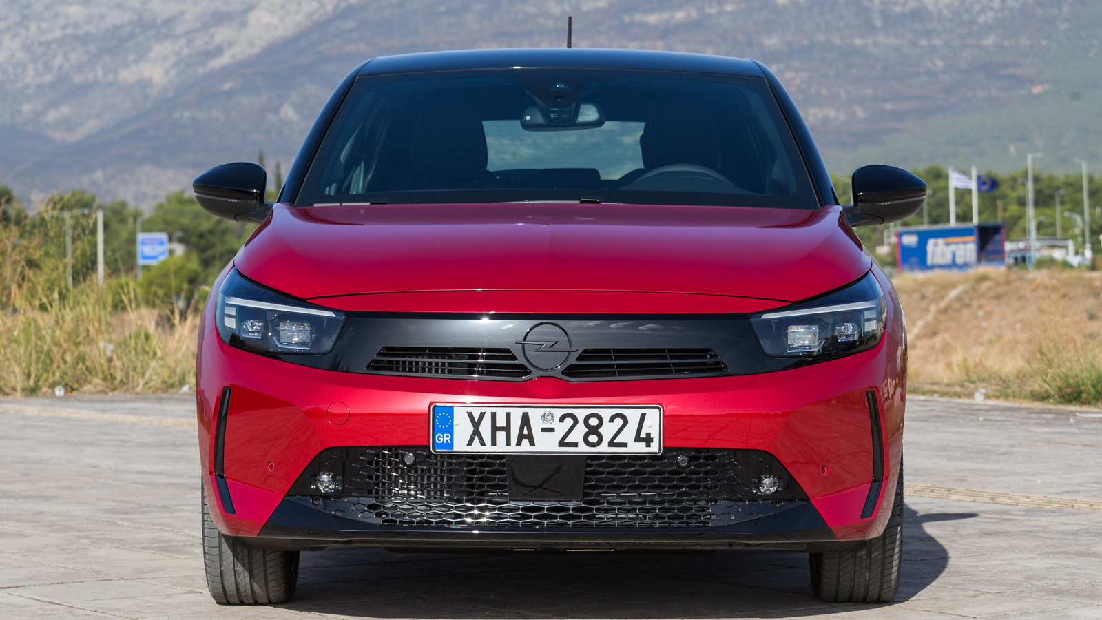 Το αρκετά ολοκληρωμένο προφίλ του Corsa και ο εξαιρετικός σε λειτουργία κινητήρας, συμπληρώνονται ιδανικά από το 8άρι αυτόματο κιβώτιο ταχυτήτων, που 