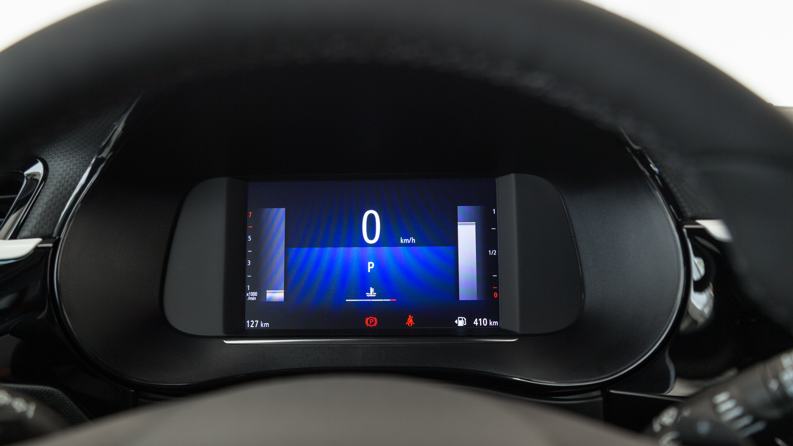 Ο νέος ψηφιακό πίνακα οργάνων με τα βελτιωμένα γραφικά και τις περισσότερες δυνατότητες σε συνδυασμό με τη 10άρα οθόνη διαμορφώνουν ένα digital περιβά