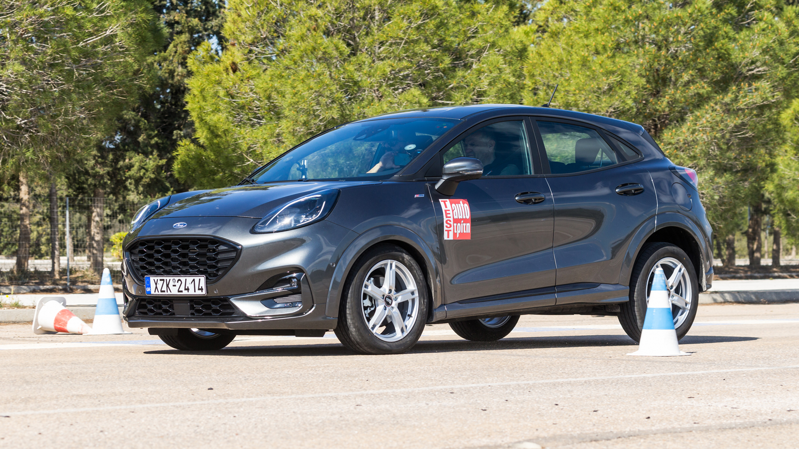 Στο φρενάρισμα 80-0 χλμ./ώρα στο στεγνό, τα Pirelli Cinturato P7 αρχικά είχαν την τάση να γλιστρήσουν για αυτό και η επίδοσή τους (26,8 μέτρα) είναι π