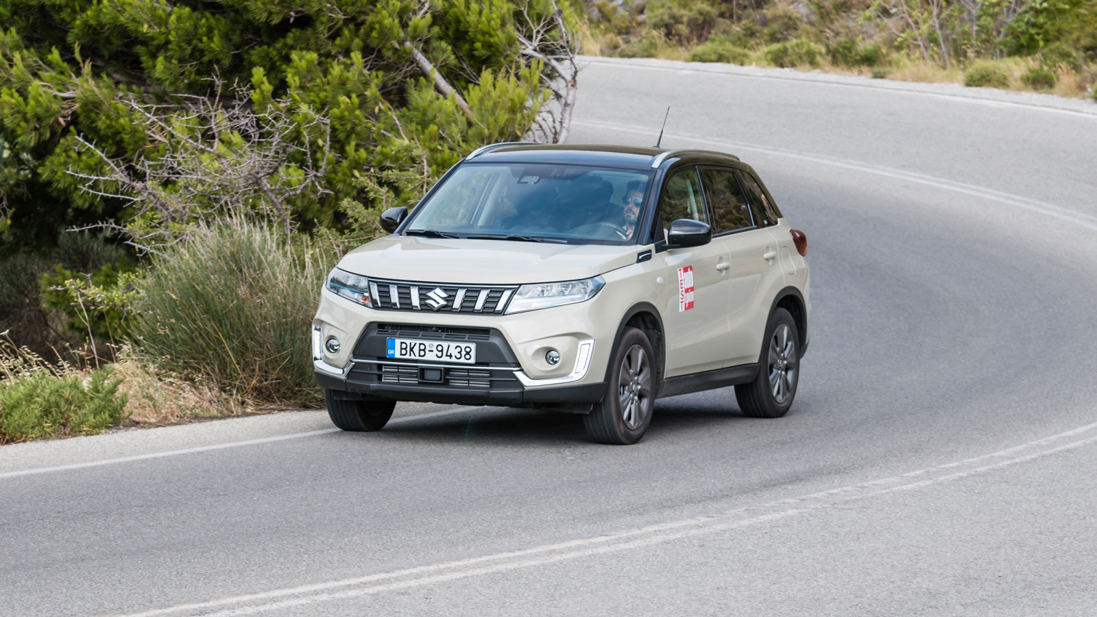 Οι μετρήσεις του Suzuki Vitara έδειξαν 7,0 λτ./100 χλμ.. με την ηλεκτρογεννήτρια να διατηρεί την λειτουργία του κινητήρα στο ρελαντί και εξαλείφει την