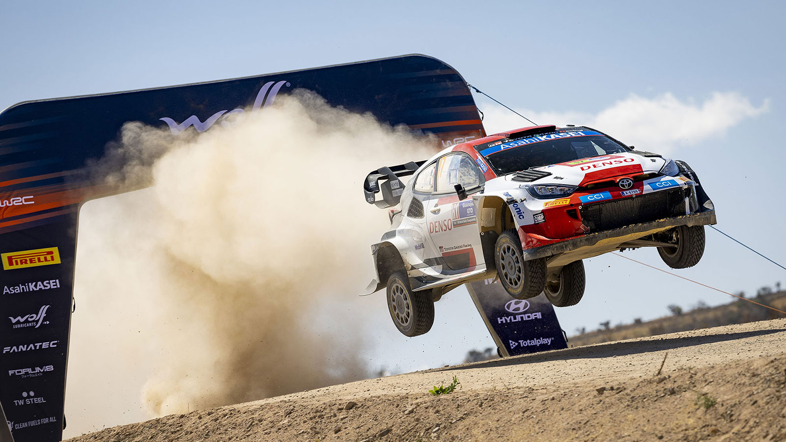 Οι οδηγοί θα κληθούν να αντιμετωπίσουν 307,89 αγωνιστικά χιλιόμετρα, τα οποία θα είναι γεμάτα χαλίκι, σκόνη, πέτρες που μπορούν να διαλύσουν αναρτήσει