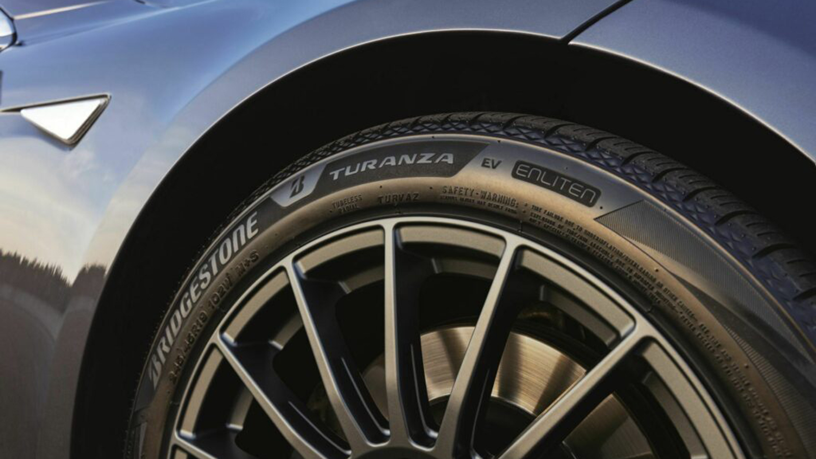 Ειδικά ελαστικά για Tesla και Mustang Mach-E έφτιαξε η Bridgestone