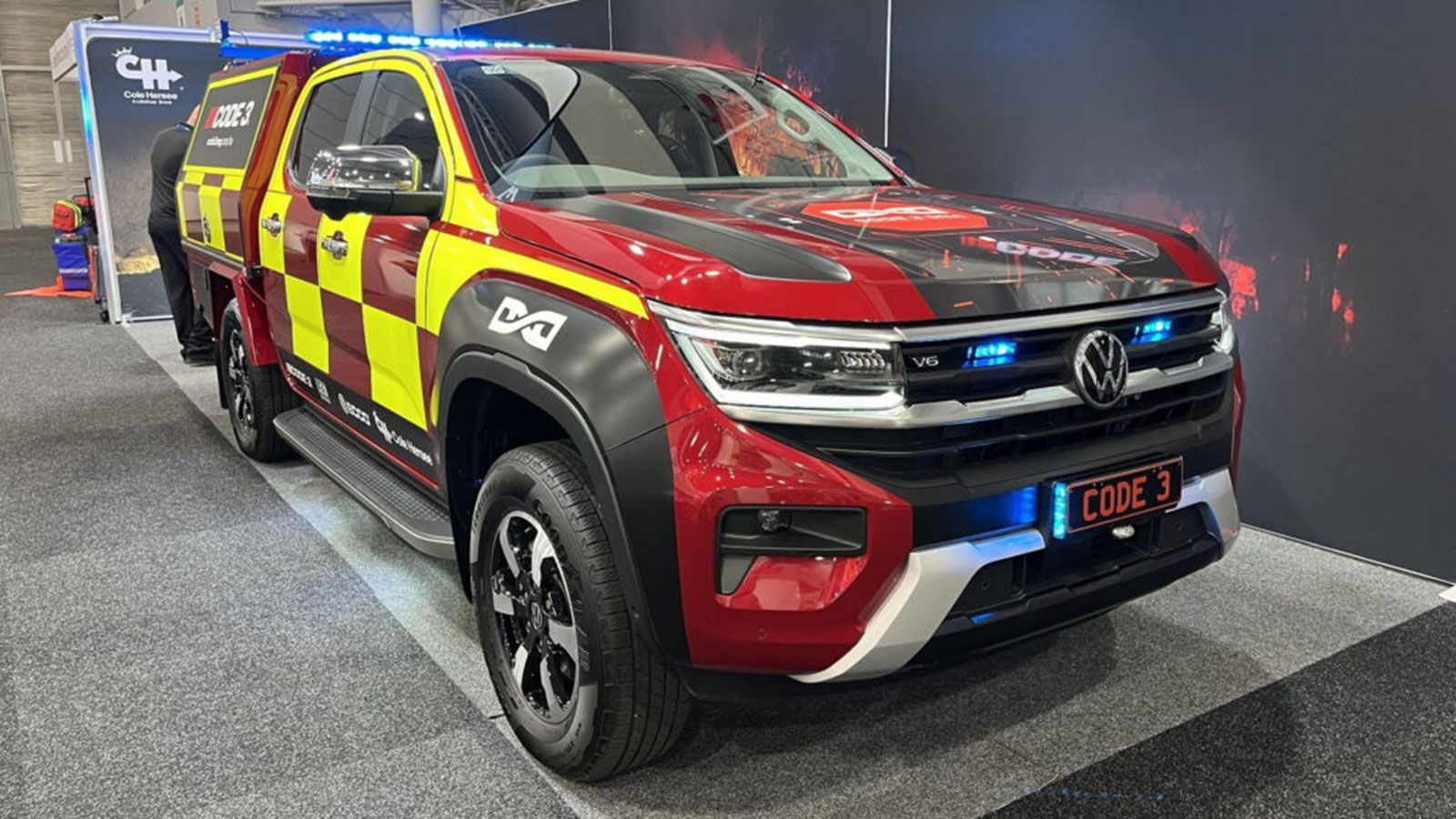 Η καρότσα πίσω έχει δώσει τη θέση της σε μια κλειστή κατασκευή που επιτρέπει τη μεταφορά εξοπλισμού.