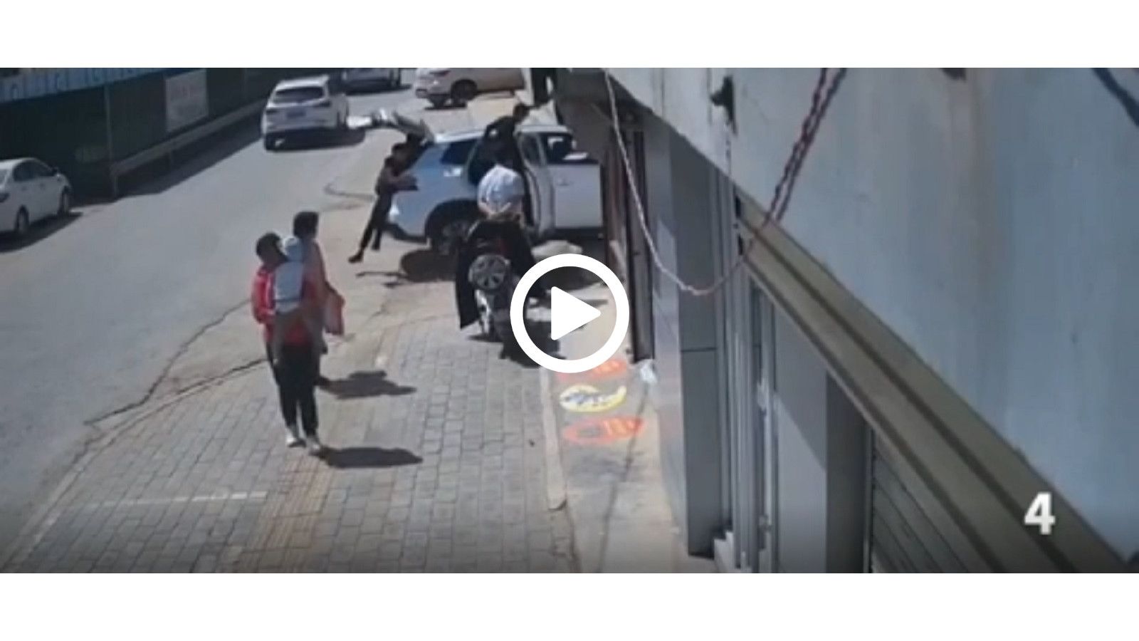 VIDEO: Τραγελαφικά γεγονότα στο δρόμο