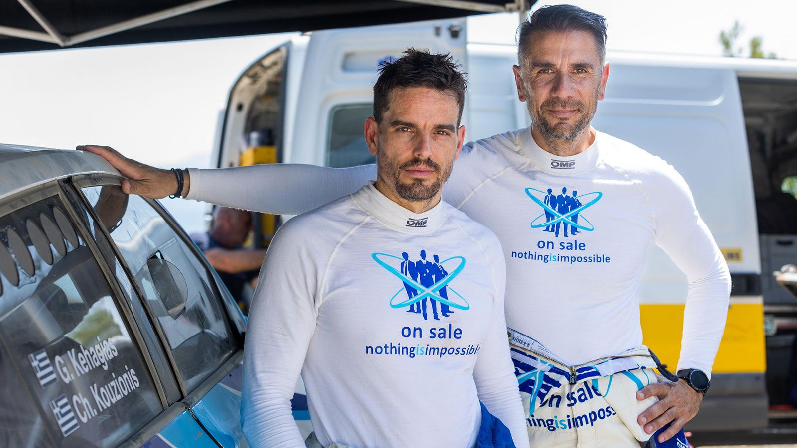 Το αγωνιστικό πλήρωμα της OnSaleRally Team (με τον Γιώργο Κεχαγιά αριστερά και τον Χρήστο Κουζιώνη) δηλώνει έτοιμο να πρωταγωνιστήσει στο επερχόμενο E