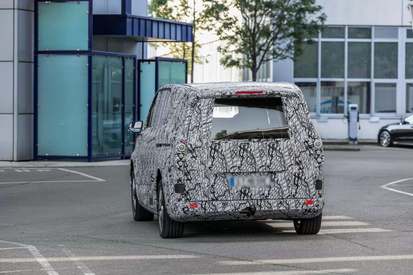 Η Mercedes κυκλοφόρησε τις πρώτες εικόνες των νέων ηλεκτρικών της βαν