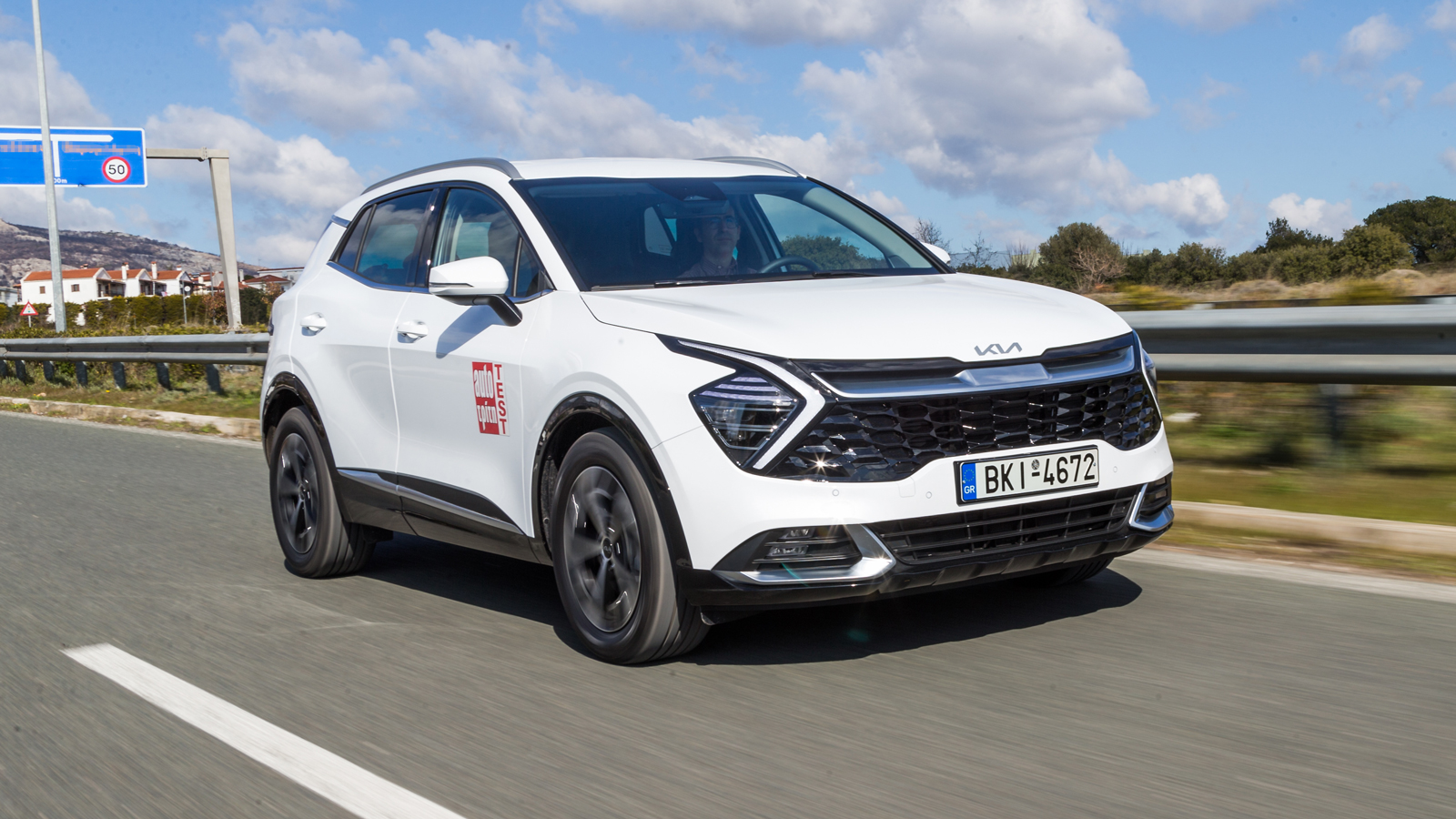 Το 4κίνητο πετρελαιοκίνητο Kia Sportage αποδίδει 136 ίππους και συνδυάζεται με ήπια υβριδική τεχνολογία 48V, ένα σύνολο που αποτελείται από ένα ηλεκτρ