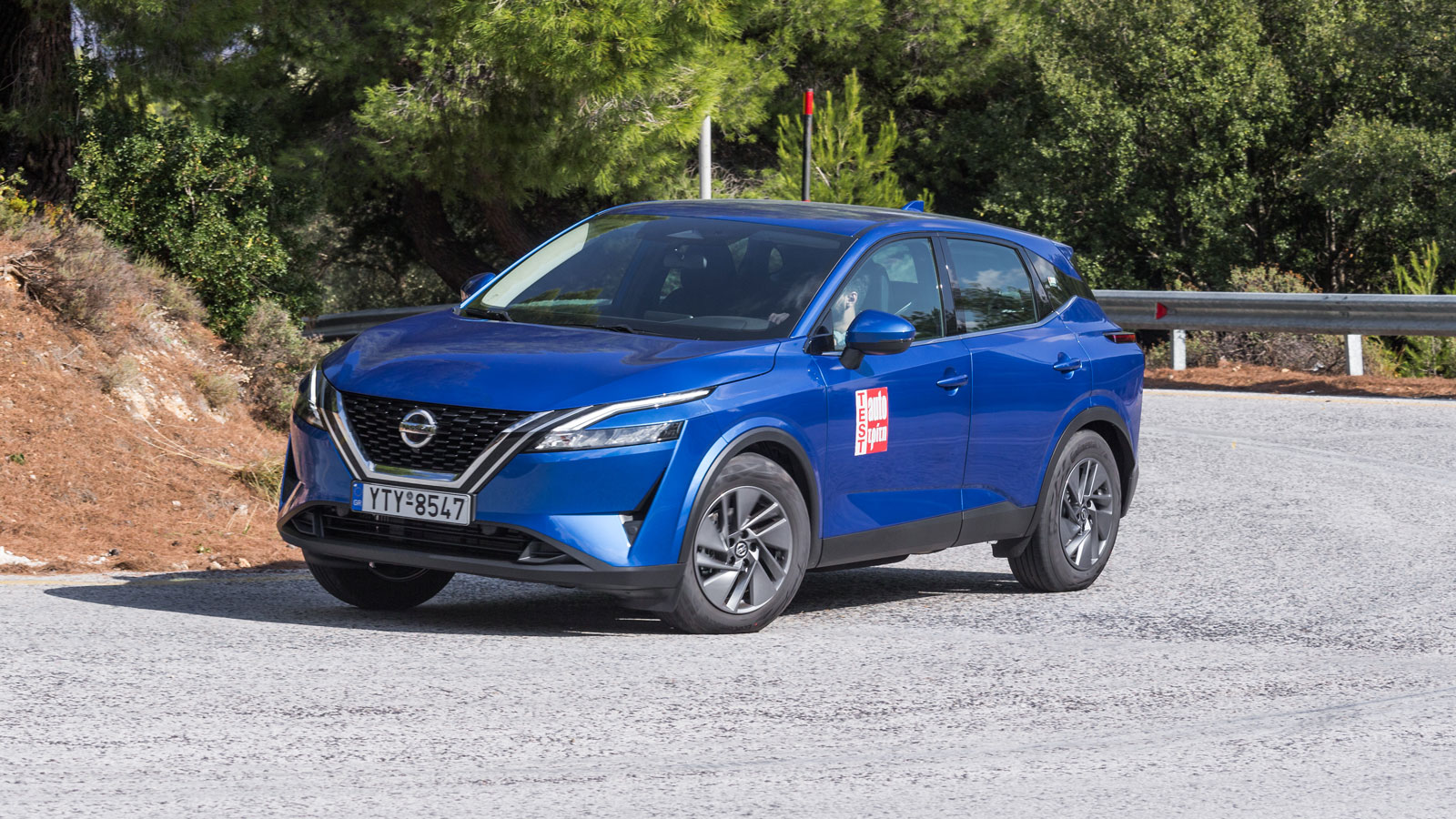 Το ήπια υβριδικό (12V) 4κίνητο Nissan Qashqai των 158 ίππων έχει καλό αυτόματο κιβώτιο, που δεν παράγει βουητό, παρά είναι ομαλό και αρκετά γρήγορο στ