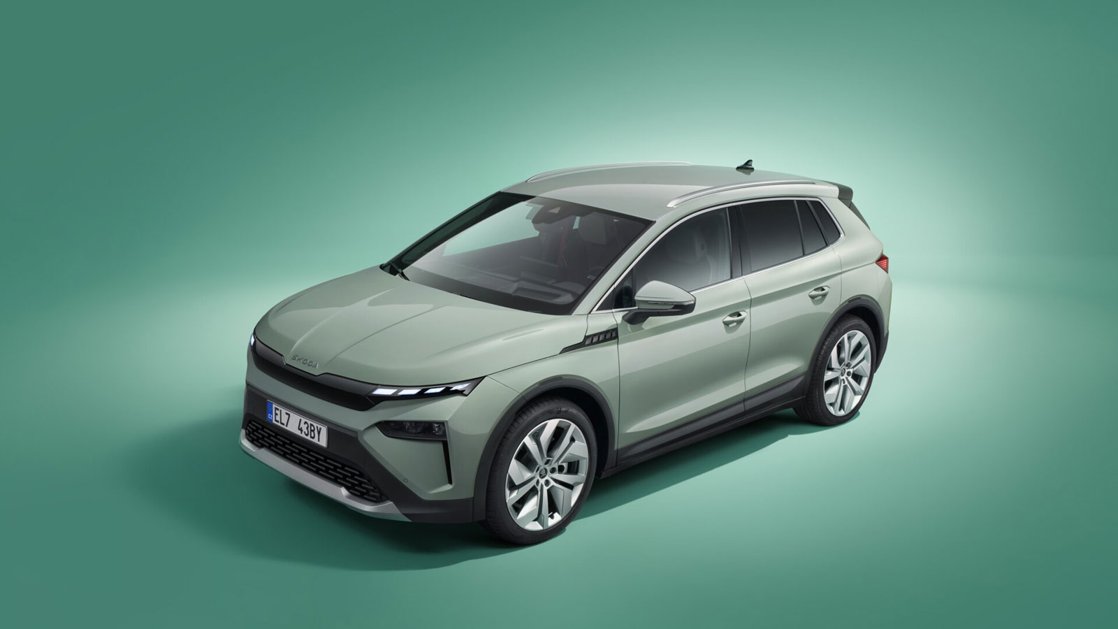Η νέα φιλοσοφία Modern Solid που λανσάρει πρώτη φορά το Skoda Elroq φέρνει συγκεκριμένες διαφοροποιήσεις, όπως η τοποθέτηση της γραμματοσειράς Skoda α