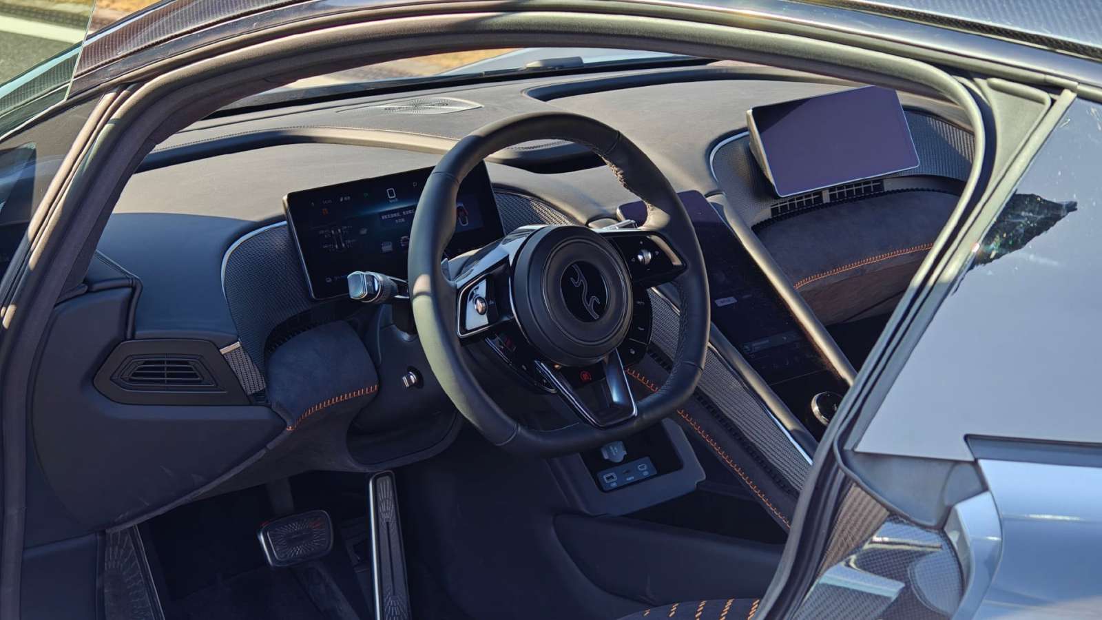 To νέο BYD με τα 1.300 άλογα είναι πιο αργό από την Porsche Taycan;