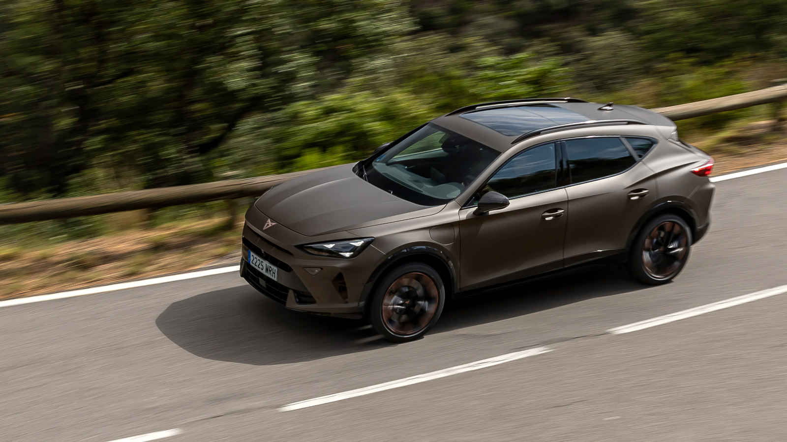 Το νέο plug-in υβριδικό σύστημα με 1,5 TSI για βάση, απέκτησε μπαταρία 19,4 kWh και καλύτερη απόδοση με αποτέλεσμα τη σχεδόν διπλάσια ηλεκτρική αυτονο