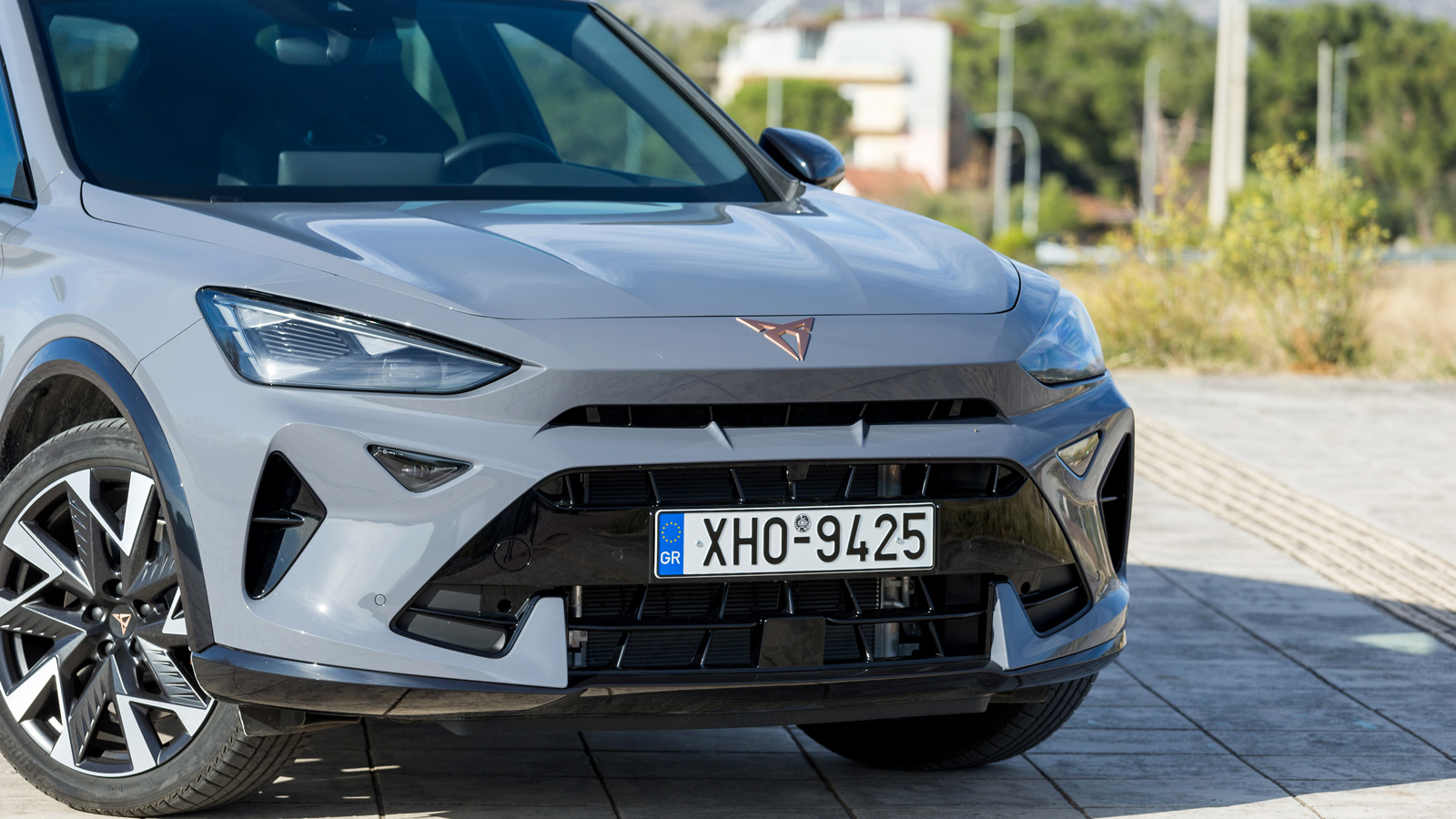 Παραπέμποντας κατΆ ευθείαν στο Cupra Terramar, το μπροστινό μέρος του ανανεωμένου CUPRA Formentor βγάζει κυριολεκτικά μάτι ακολουθώντας το μοτίβο «sha