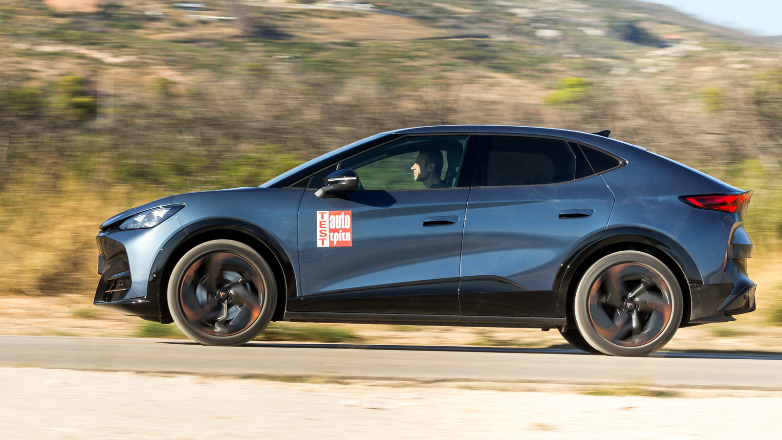 Στην πράξη η επιτάχυνση είναι δυνατή, αλλά δόξα τω θεώ όχι υστερική ακόμα και στο πρόγραμμα CUPRA, κάτι που αποτυπώθηκε και στις μετρήσεις μας: 0-100 