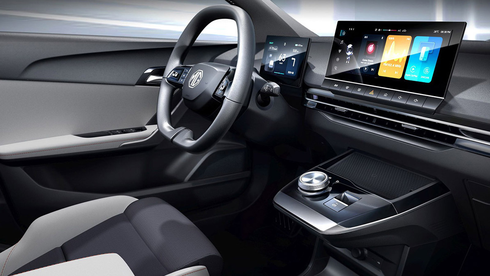 Στο καλοφτιαγμένο και εντυπωσιακό εσωτερικό με τις 2 χαρακτηριστικές ψηφιακές οθόνες, η έκδοση των 77 kWh προσφέρει πιο σπορ καθίσματα και πλουσιότερο