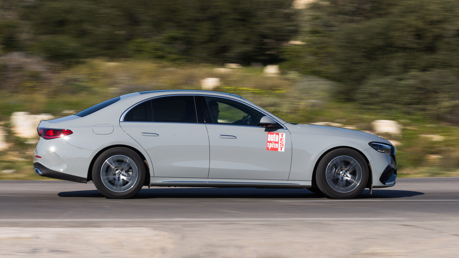 Ωδή στο diesel είναι το κινητήριο  σύνολο της E 220 d, που δοκιμάσαμε. Ο 2λιτρος, 4κύλινδρος, turbodiesel της Mercedes είναι εξέλιξη του παλαιότερου μ