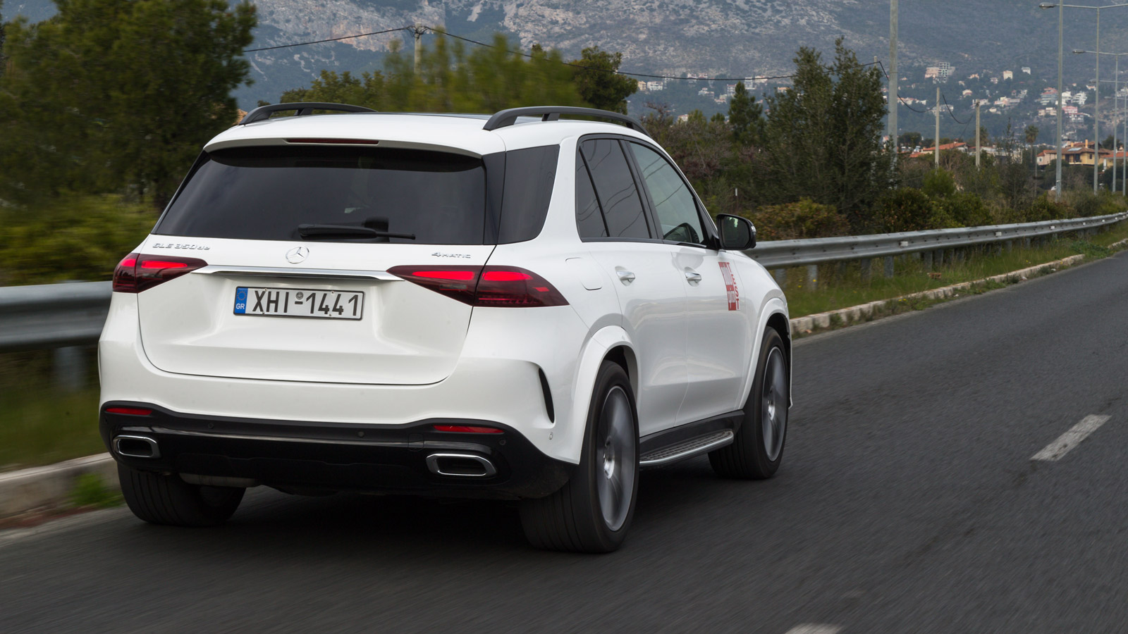 Η τελευταία εκδοχή της Mercedes GLE με την ακόμα πιο εκλεπτυσμένη αισθητική του πληθωρικού (4,9 μέτρα είναι αυτά) πλην κομψότατου αμαξώματος ήρθε με α
