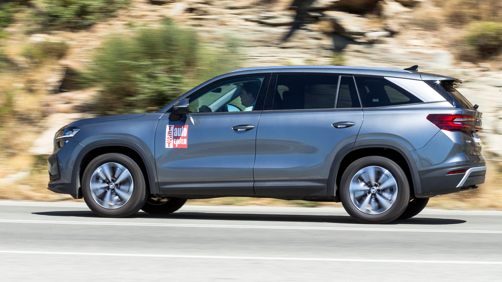  To νέο Skoda Kodiaq μεγάλωσε και άλλο (+61 χλστ) με το μήκος στα αγγίζει τα 4,76 μέτρα, ενώ η σχεδίαση είναι πιο εκλεπτυσμένη από όπου και να το κοιτ