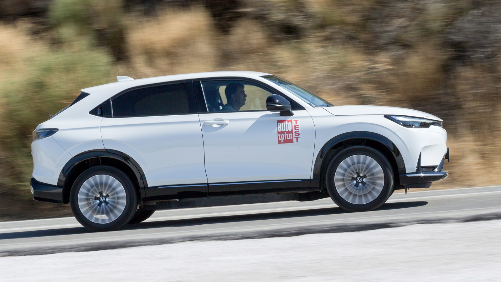 Οι μετρήσεις μας έδειξαν μια πραγματική μέση κατανάλωση ενέργειας γύρω στις 18,5 kWh/100 χλμ., που μεταφράζεται σε μια μέση αυτονομία γύρω στα 360-370