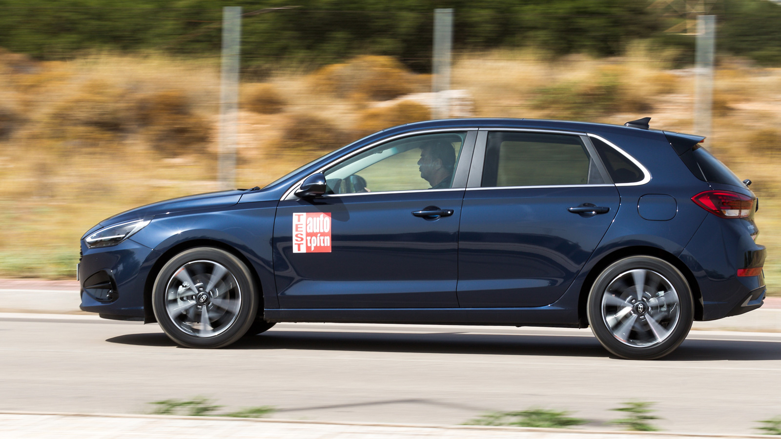 Με το πλεονέκτημα της στάνταρ πίσω ανεξάρτητης ανάρτησης πολλαπλών συνδέσμων, η ποιότητα κύλισης είναι εξαιρετική χωρίς εκπτώσεις όμως στο κράτημα ή σ