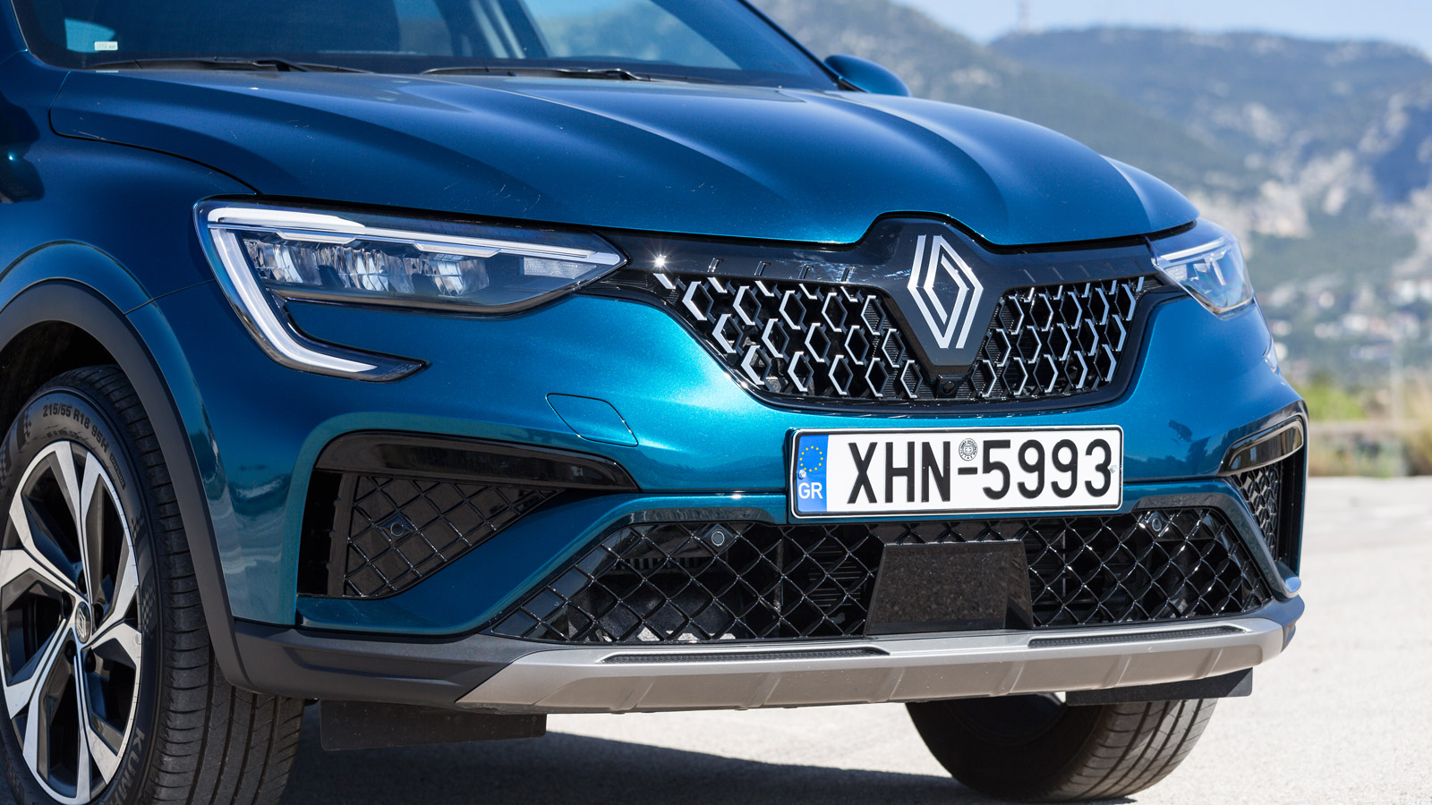 Το ανανεωμένο Renault Arkana συνεχίζει φυσικά να βασίζεται στην πλατφόρμα CMF-B της Renault, διατηρώντας το μήκος των 4.568 χλστ. αλλά και την κομψή δ