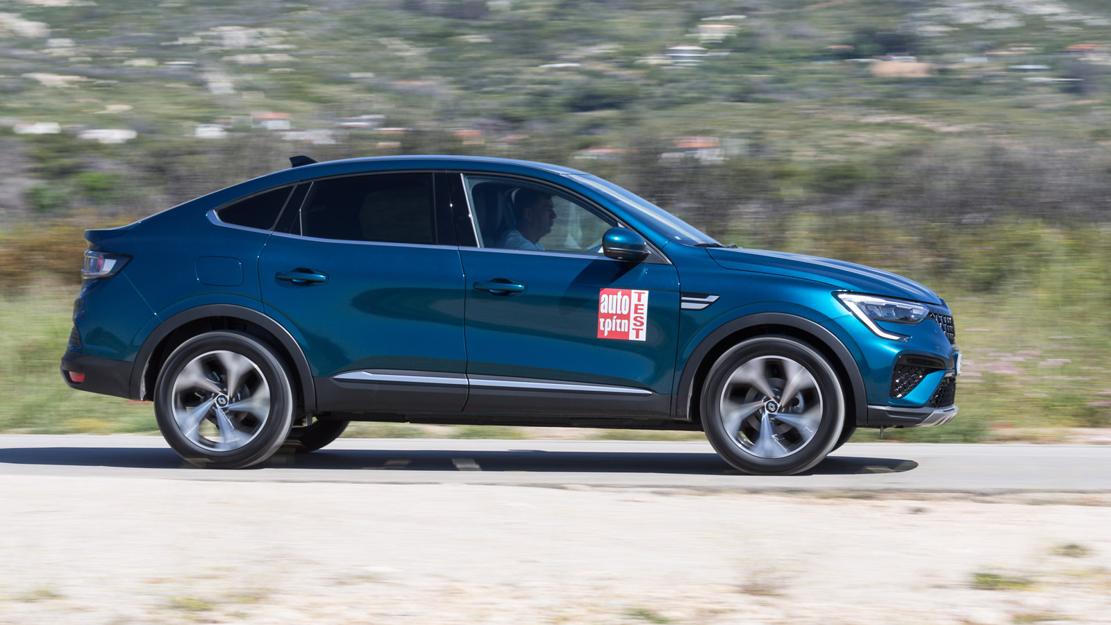 Ο 1,3 turbo βενζινοκινητήρας των 140 ίππων και το ήπια υβριδικό σύστημα κίνησης με στάνταρ το αυτόματο κιβώτιο, προσφέρουν ζωντανές επιδόσεις, αλλά κα