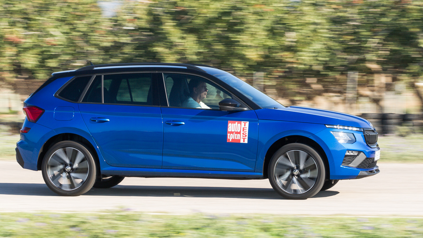 Στην πράξη ο 3κύλινδρος 1.000άρης turbo βενζινοκινητήρας είναι εύρωστος από χαμηλά και με πολιτισμένη λειτουργία, τη στιγμή που το αυτόματο κιβώτιο το