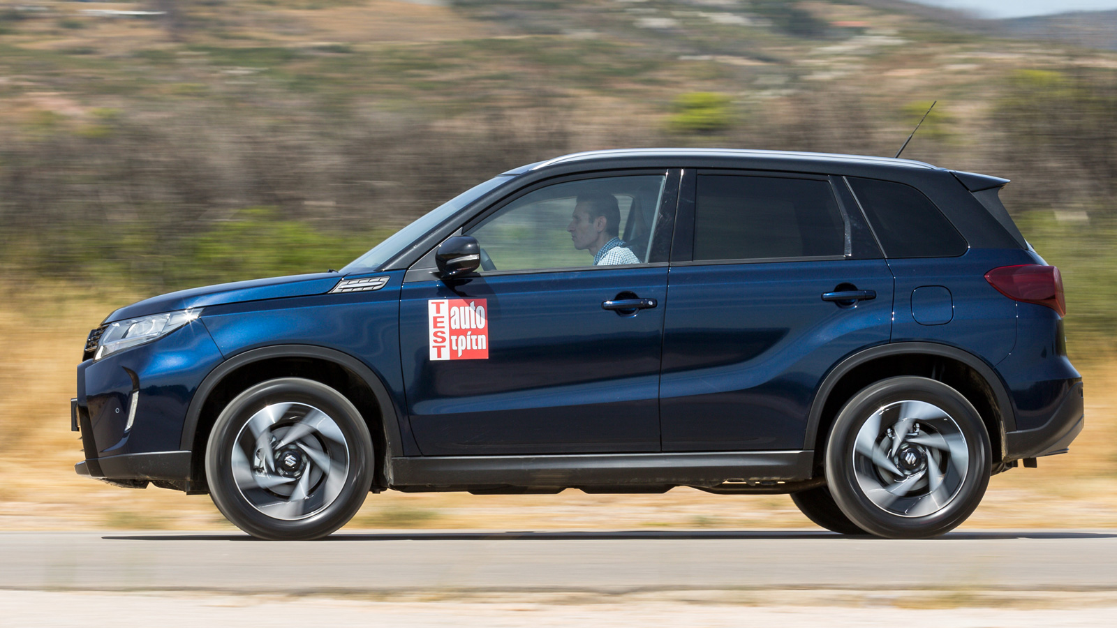 Οδηγικά το Vitara παραμένει η χρυσή μετριότητα που ξέραμε: Tίποτα δε σε ενοχλεί ουσιαστικά, αλλά και τίποτα δεν υπάρχει για να σε κάνει να αναφωνήσεις