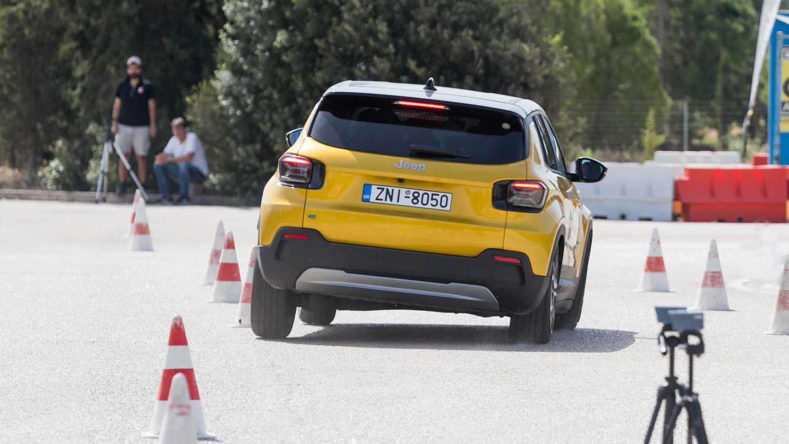 Σε όλη τη διάρκεια της δοκιμασίας και οι 4 τροχοί είχαν επαφή με το οδόστρωμα, χαρακτηριστικό στο οποίο βοήθησε στις προβλέψιμες και ελεγχόμενες αντιδ