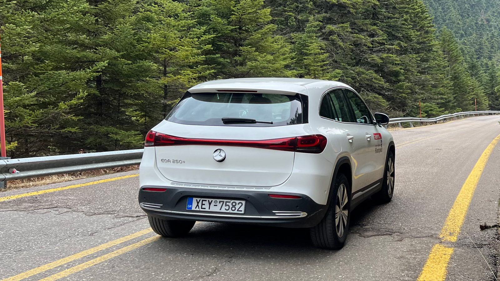 Στην κατηφορική διαδρομή από το χιονοδρομικό κέντρο ως το χωριό της Αράχωβας, όχι απλά δεν καταναλώσαμε ενέργεια, αλλά λόγω της ανάκτησης η μπαταρία φ