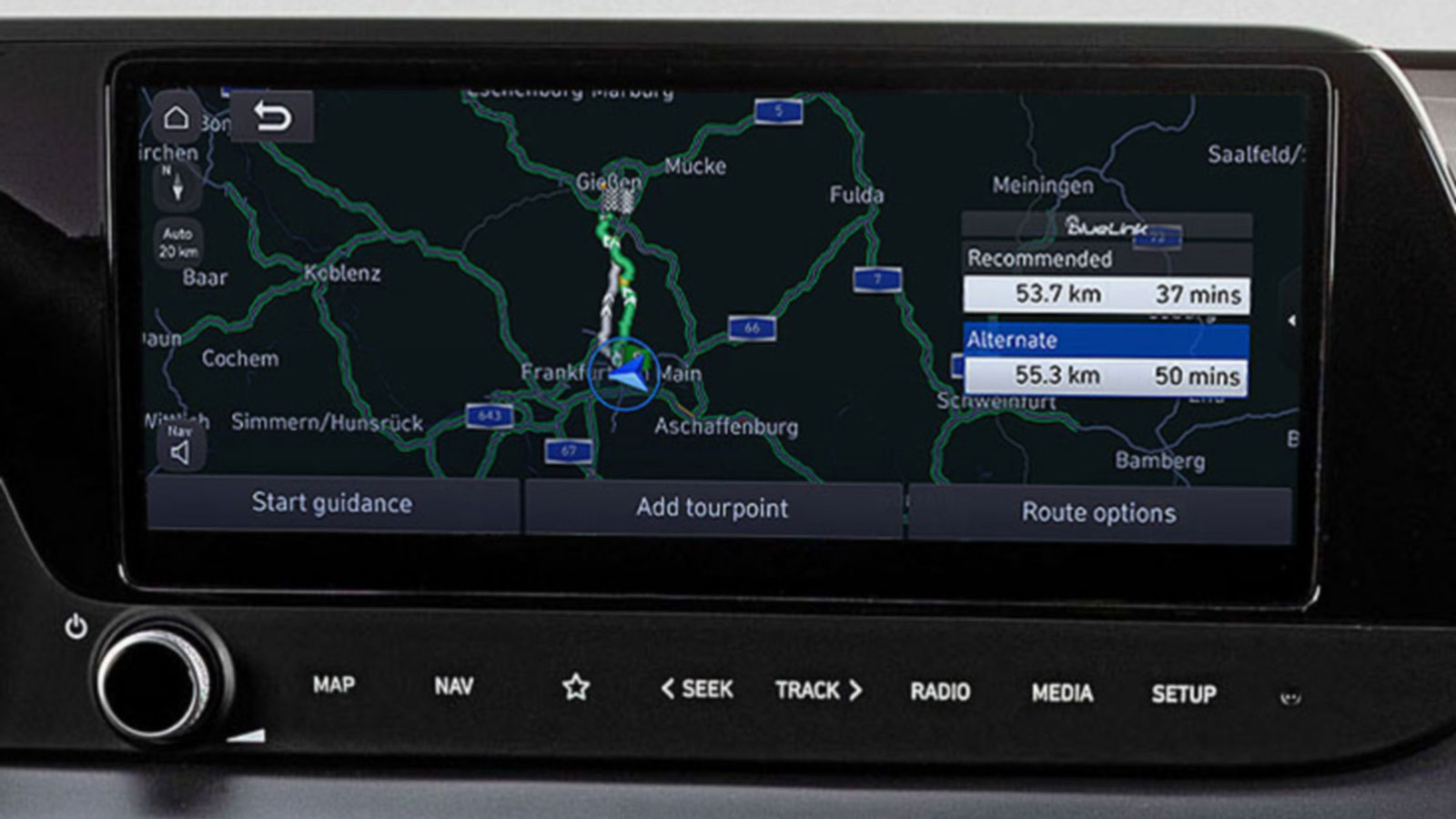 Η υπηρεσία Connected Routing δεν είναι συνδεδεμένη με το σύστημα πλοήγησης αλλά με ξεχωριστό server, για αυτό και παρέχει πιο αξιόπιστες πληροφορίες γ