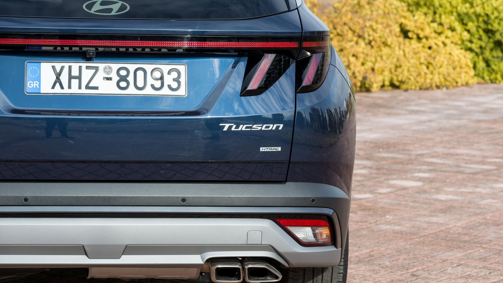 Το φρεσκάρισμα στην σχεδίαση έκανε ακόμα πιο εντυπωσιακό το design του Hyundai Tucson. Η ύπαρξη τετρακίνησης φαίνεται από το σχετικό ταμπελάκι, όχι όμ