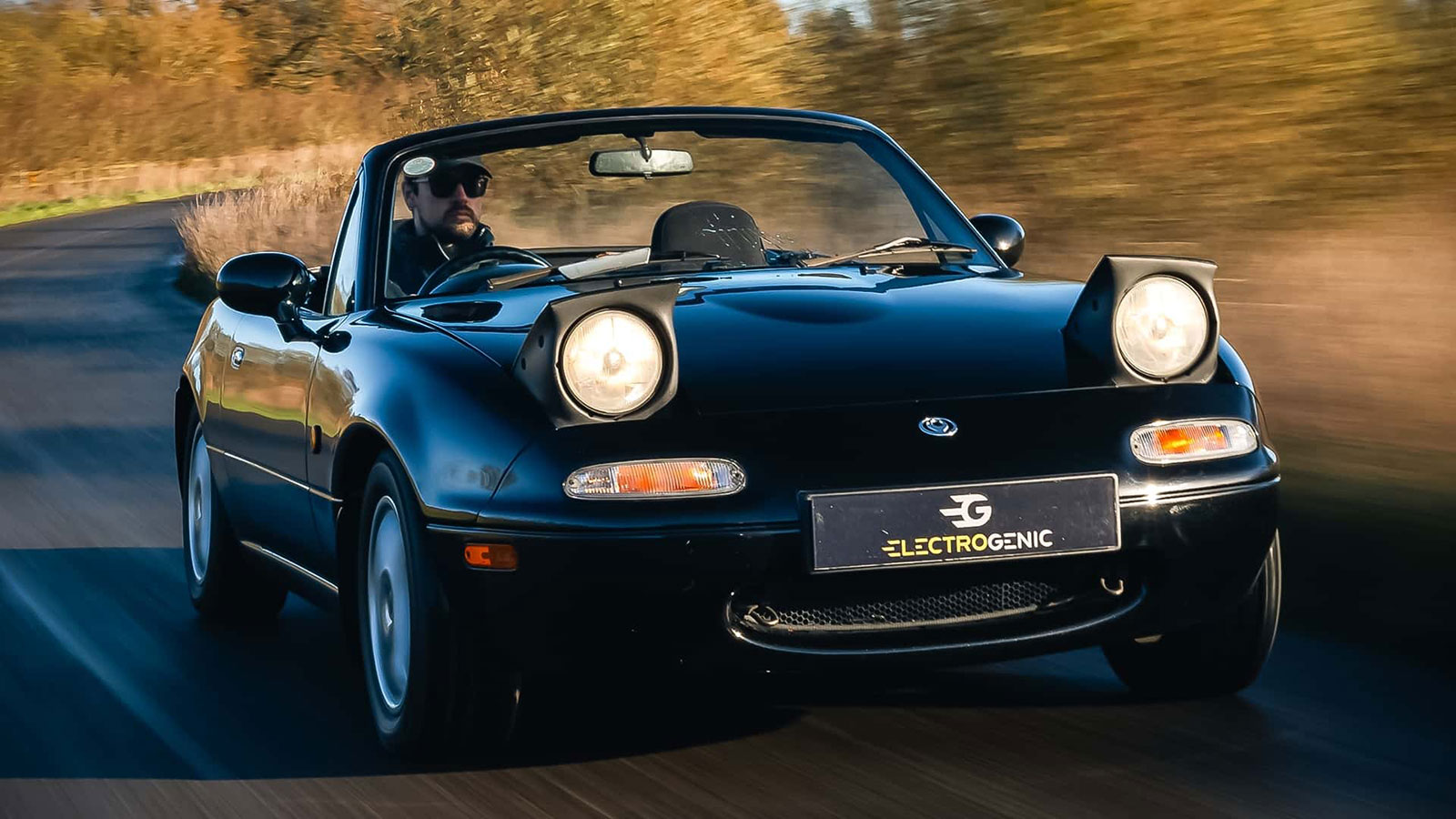 Mazda MX-5 αφήνει τον βενζινοκινητήρα για ηλεκτρικό μοτέρ με 162 άλογα