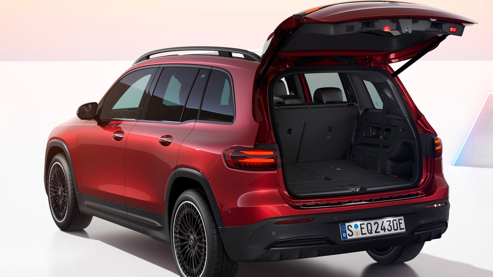 Οι τιμές της ανανεωμένης Mercedes EQB στην Ελλάδα 