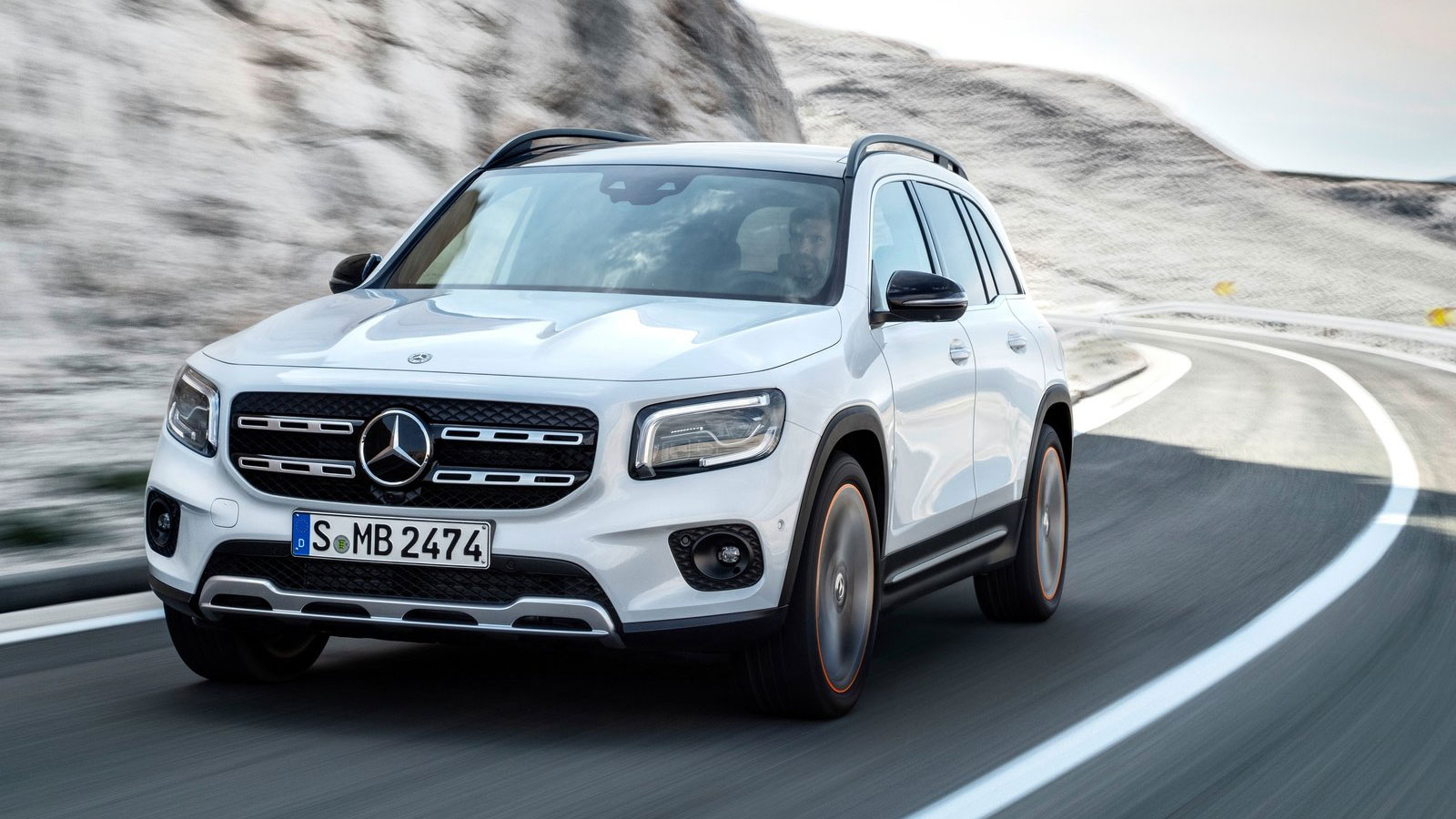 Mercedes C 200 ή GLB 250 στα ίδια άλογα; Σεντάν ή SUV; 