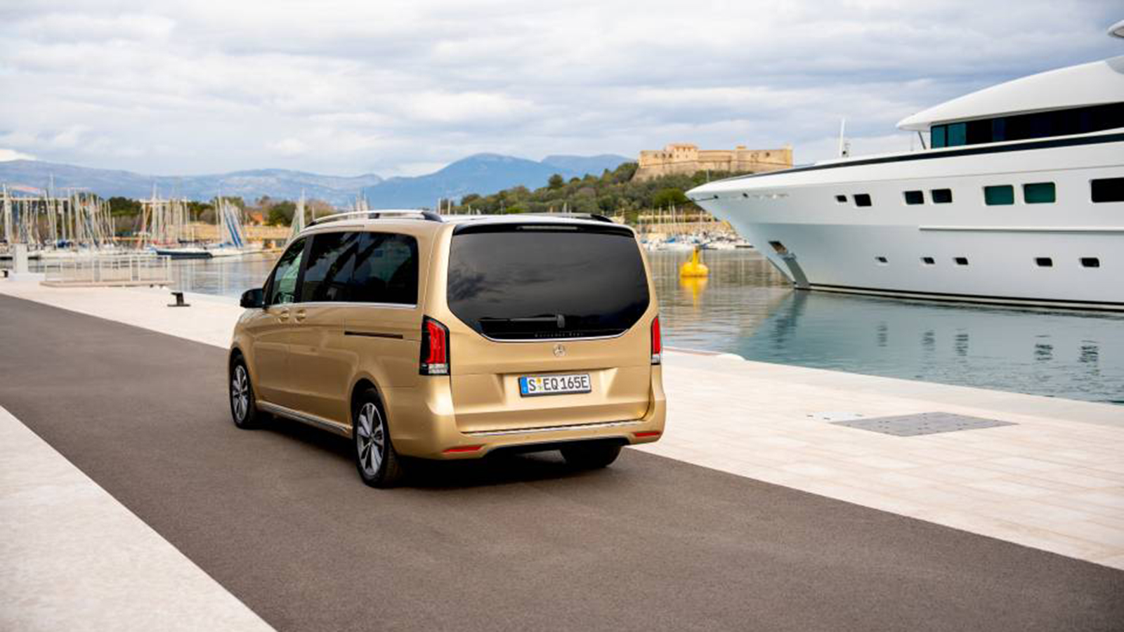 Αυτά είναι τα νέα πολυτελή van EQV και V-Class της Mercedes-Benz