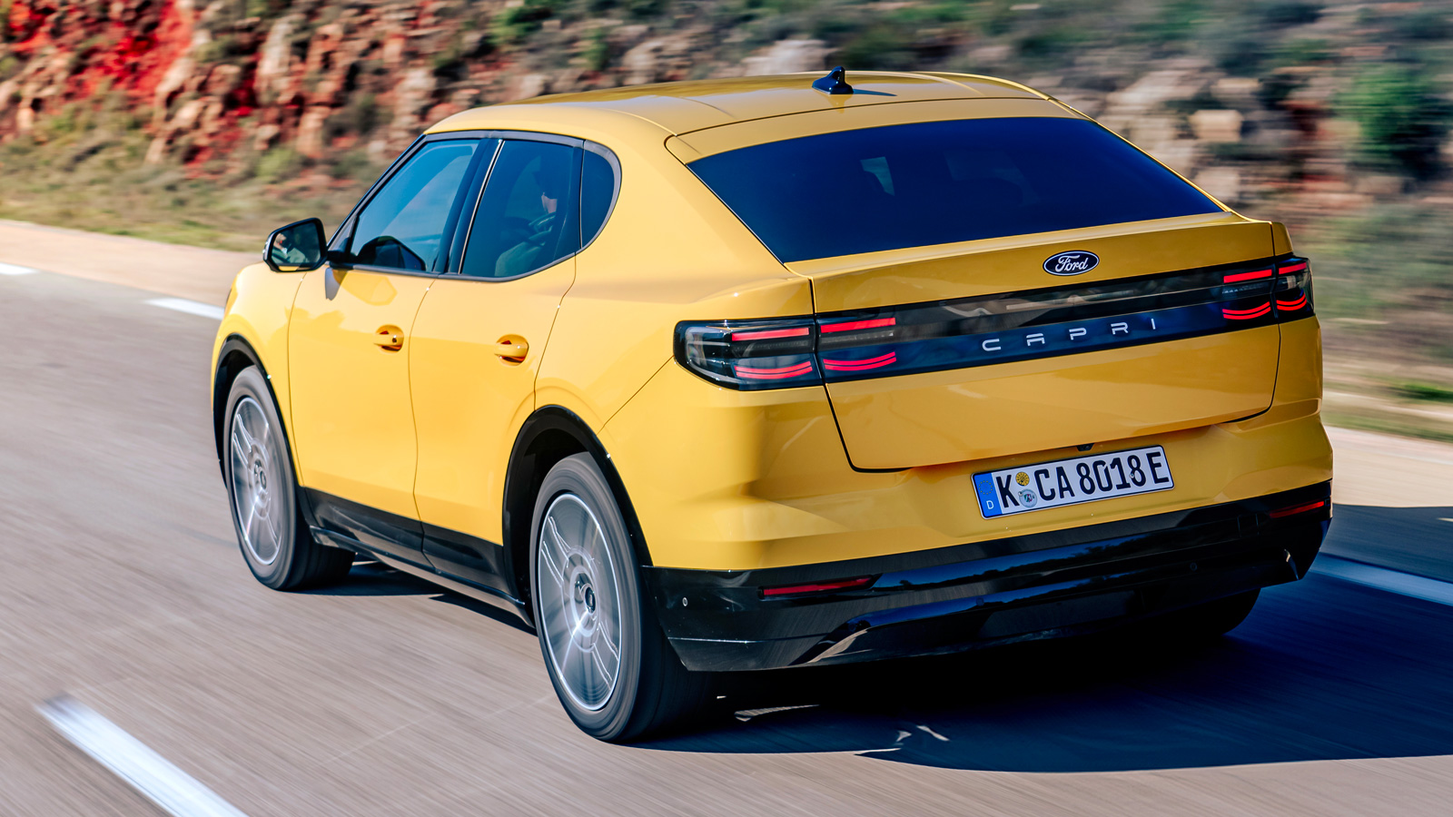 Το Ford Capri είναι η πιο σπορτίφ εκδοχή του Explorer, που δοκιμάσαμε πρόσφατα στην Ελλάδα με τα δύο ηλεκτρικά μοντέλα να κατασκευάζονται στο εργοστάσ