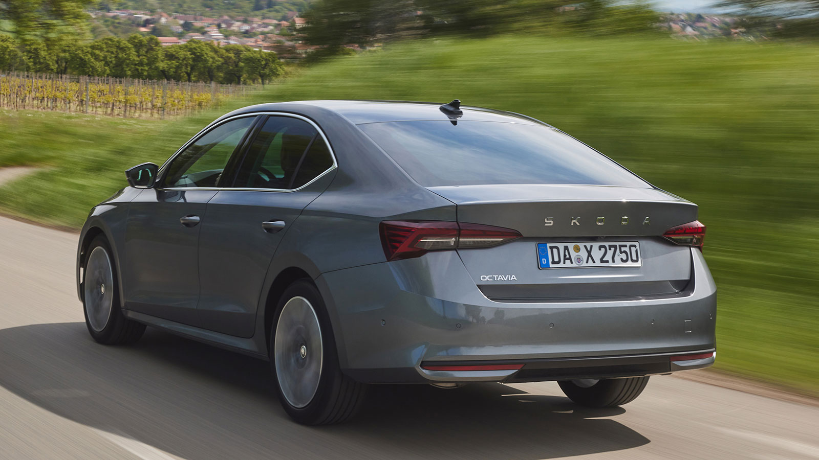 Χάρη και στο εξαιρετικό DSG7 κιβώτιο, ο 2,0 TDI κινεί με άνεση και επιδόσεις… GTi τη μεσαία μπερλίνα της Skoda, με τις πολύ καλές ρεπρίζ 60-100 