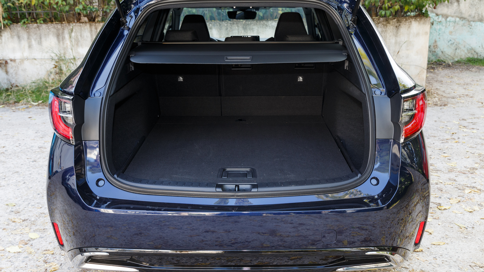 Το Swace πάντως από την άλλη έχει πολύ μεγάλο χώρο αποσκευών που φτάνει τα 596 λίτρα, ή για να γίνει πιο κατανοητό χωράει 6 μεγάλες βαλίτσες (70x45x30