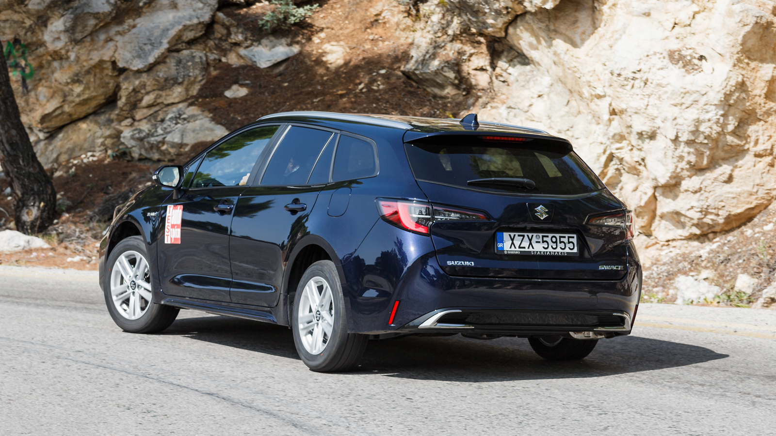 Το Suzuki Swace βασίζεται στην TNGA GA-C πλατφόρμα της Toyota η οποία μας έχει δείξει τα διαπιστευτήριά της αρκετές φορές, προσφέροντας άνεση στα μοντ