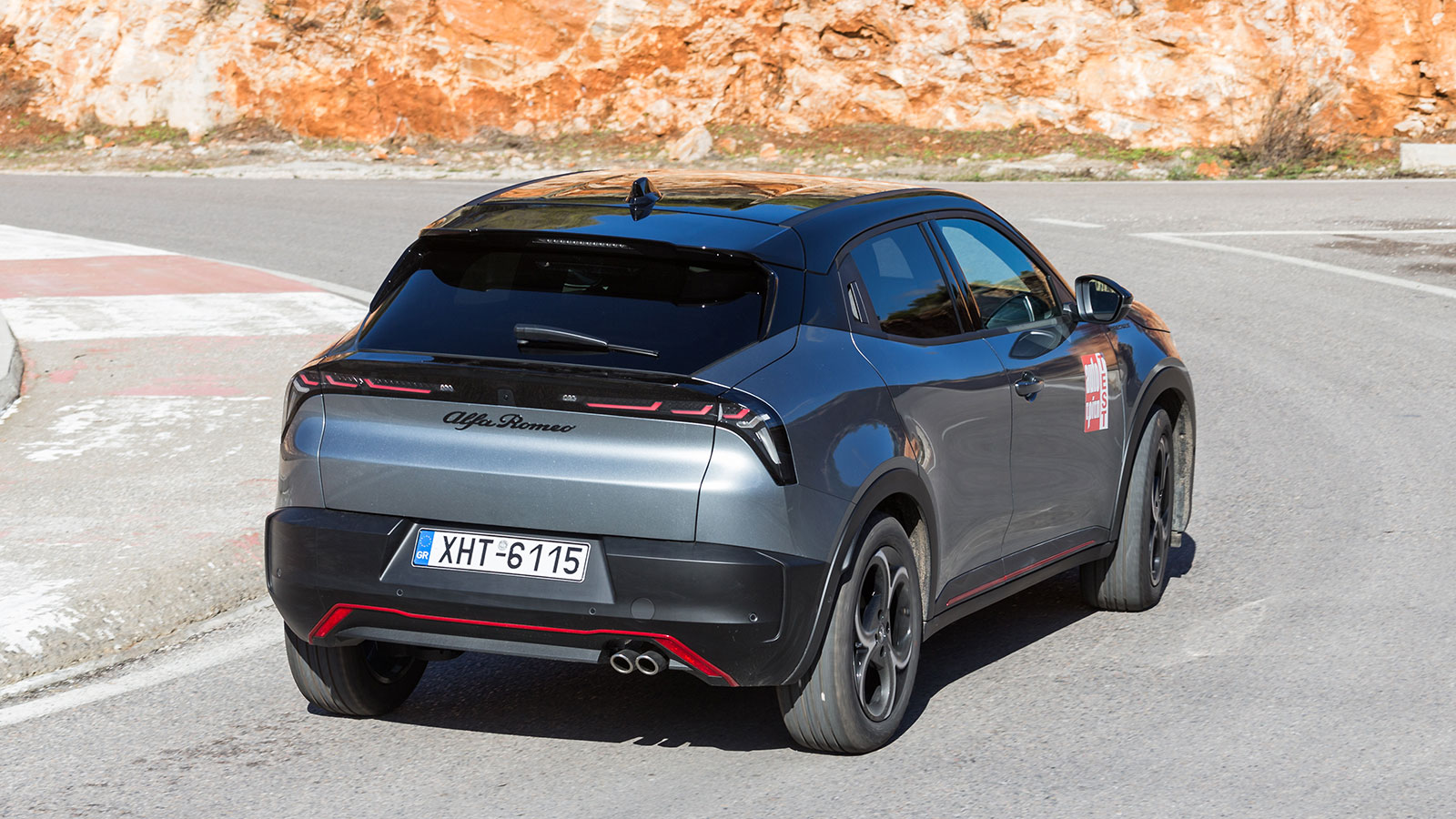 Το ιταλικό SUVάκι χαρακτηρίζεται από το ανάλαφρο πάτημα στο δρόμο και την σιγουριά που βγάζει στις απότομες αλλαγές πορείας, με το μπροστινό μέρος να 