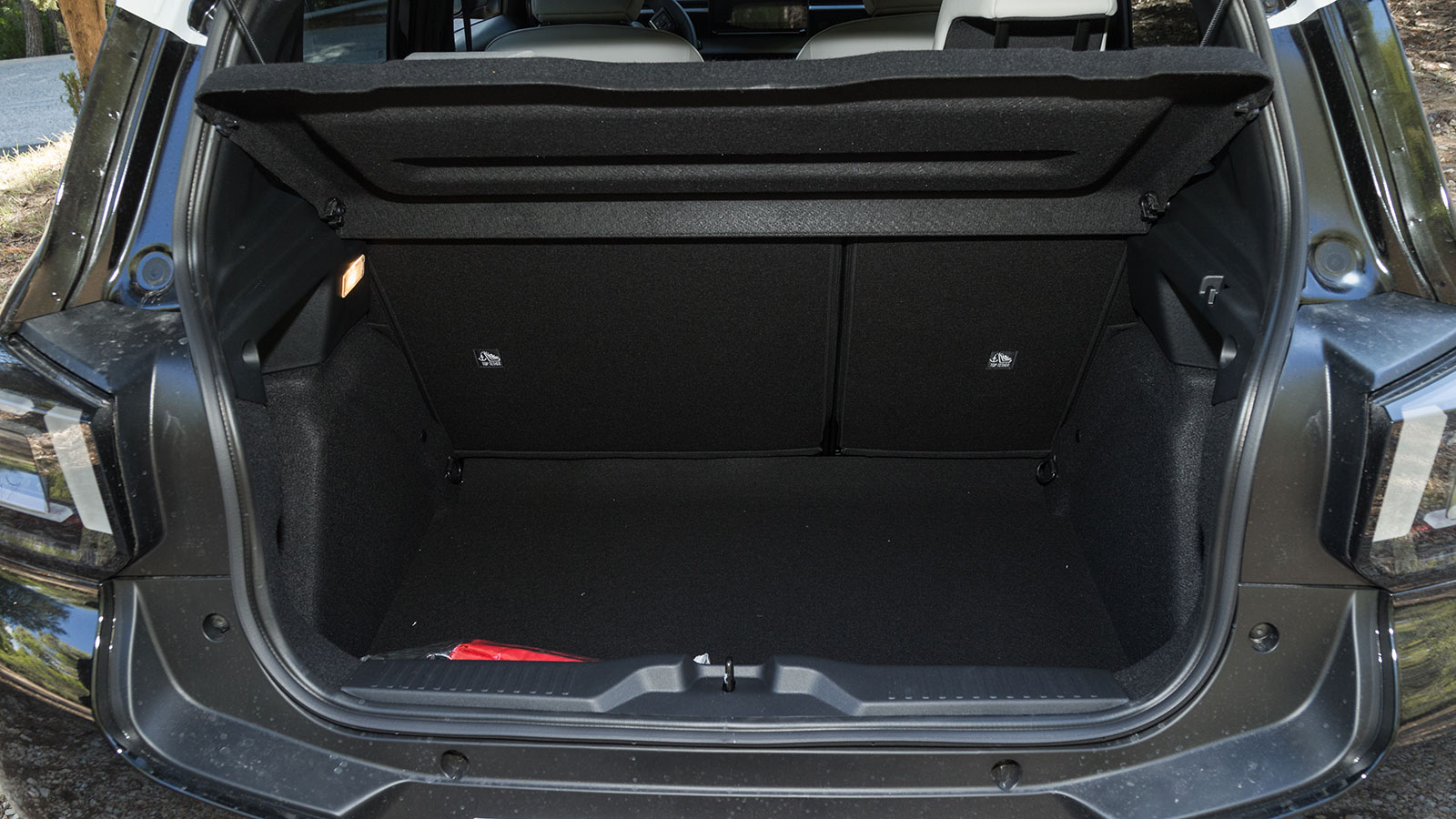 Το πορτ-μπαγκάζ, αυτό έχει χωρητικότητα 328 λίτρα, νούμερο στο μέσο όρο της κατηγορίας, με εκμεταλλεύσιμο σχήμα και χωρίς εσοχές