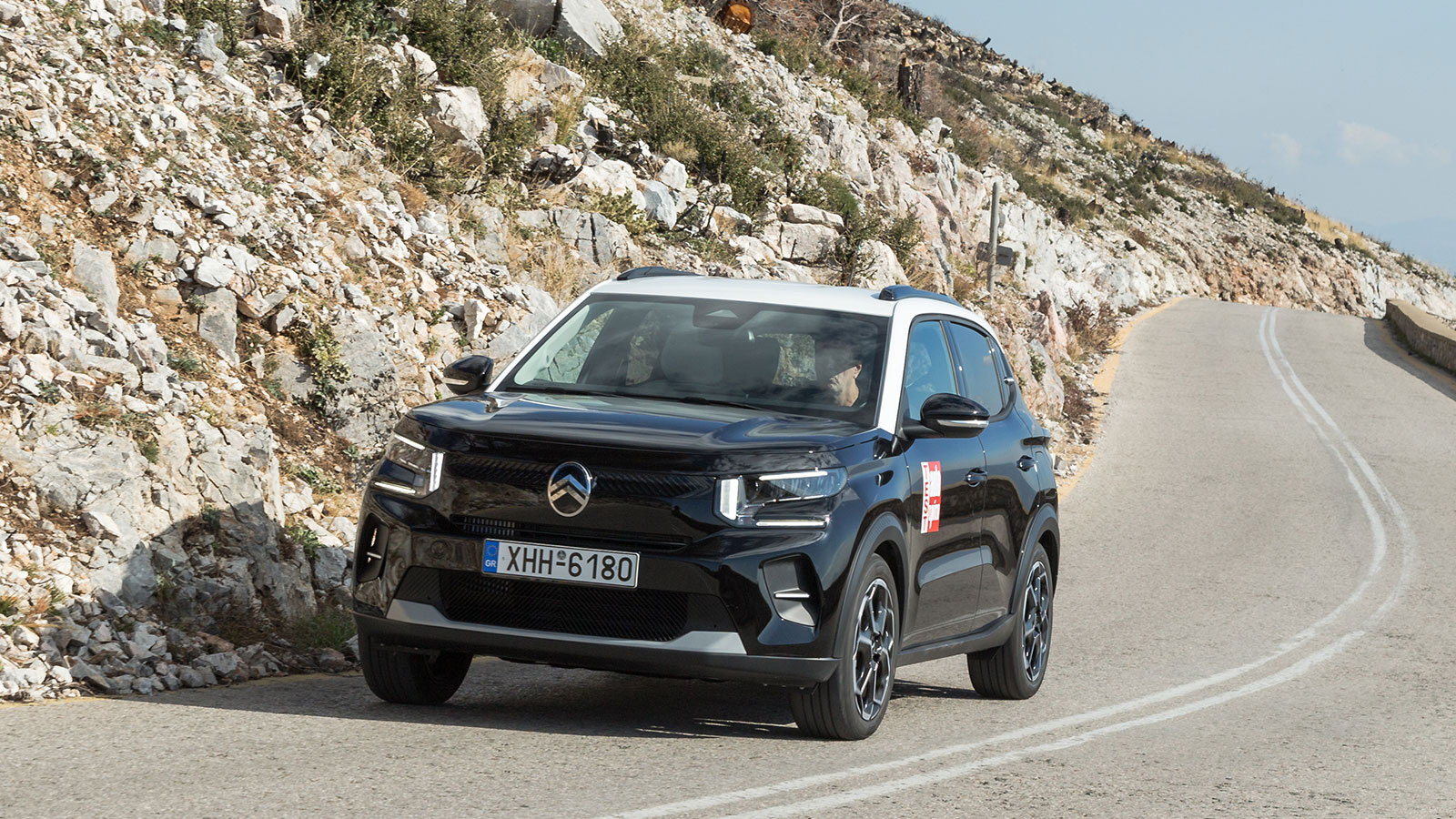 Το σύνολο τραβάει από χαμηλά, δεν έχει αισθητή υστέρηση απόκρισης, είναι γραμμικό σε όλο το φάσμα και η 3κύλινδρη χροιά του ακούγεται στις ψηλές μόνο 