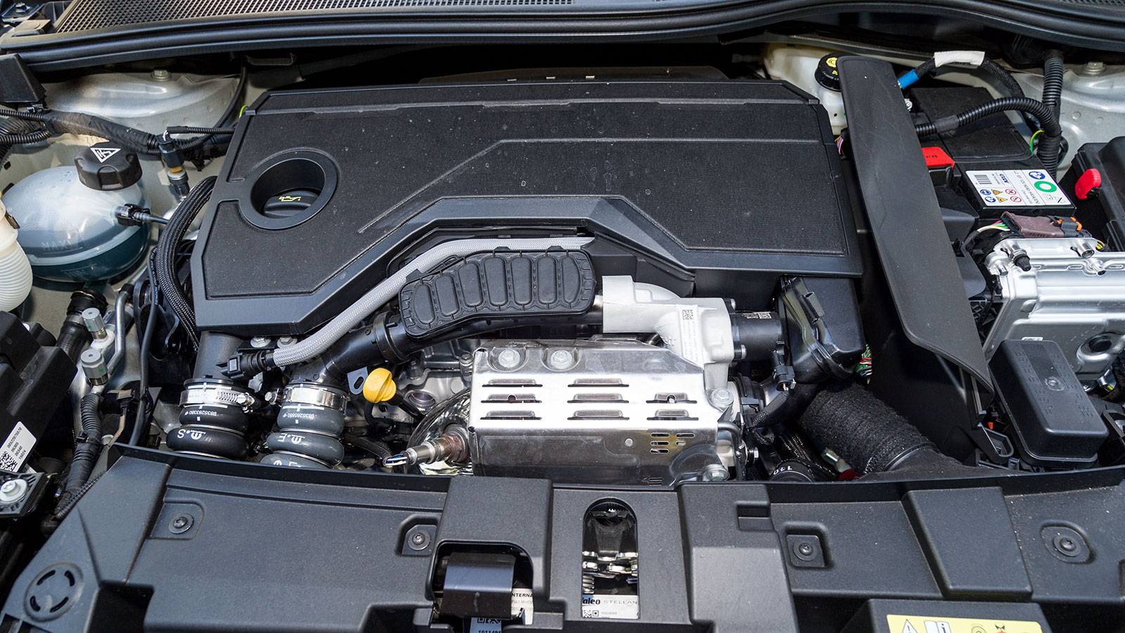 Το σημαντικό πλεονέκτημά του συστήματος είναι η ικανότητα να κάνει ηλεκτρικές εκκινήσεις στα φανάρια και στην κίνηση, ενώ ακόμα και το παρκάρισμα μπορ