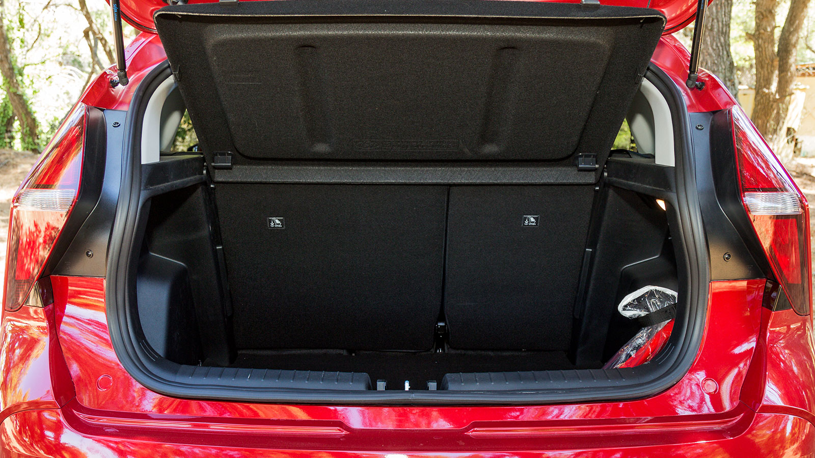 Παραπάνω από ικανοποιητικός είναι ο χώρος των αποσκευών με τα 411 λτ. χωρητικότητας.