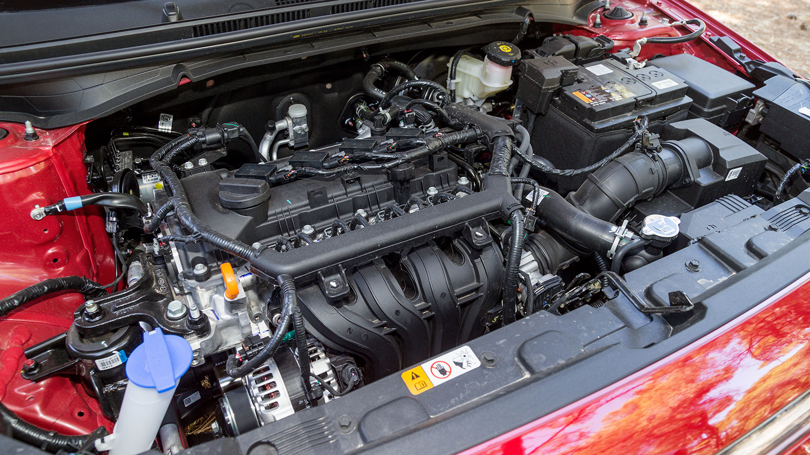 Η βασική έκδοση του Bayon όπως αναφέραμε στην αρχή κάτω από το καπό του κρύβει έναν ατμοσφαιρικό 1.200άρη κινητήρα με μέγιστη ισχύ 79 ίππων και ροπή 1