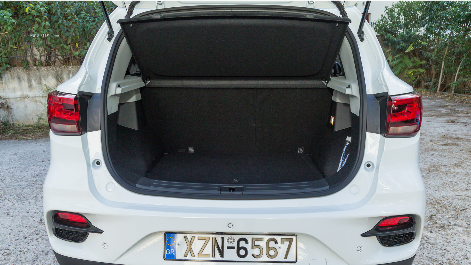 Από τους καλύτερους στην κατηγορία είναι ο χώρος αποσκευών με 448 λίτρα σε κανονικές συνθήκες, που γίνονται 1.166 λτ. με την αναδίπλωση των πίσω καθισ